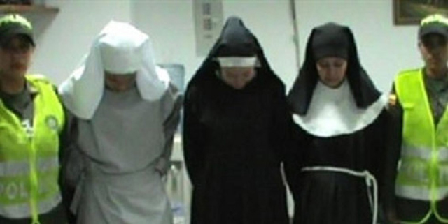 Imagen de las mujeres detenidas vestidas de monja. | Policía