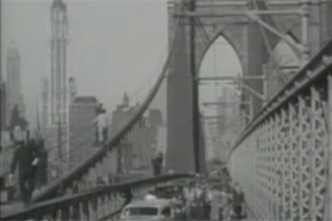 Imagen del Puente de Brooklyn en la pelcula 'Tarzn en Nueva York'.