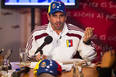 Henrique Capriles habla durante la grabación de su programa de televisión el 18 de junio. | Efe