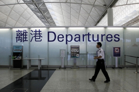 La terminal de salidas del aeropuerto de Hong Kong.| Reuters