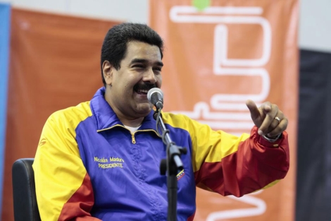 El presidente venezolano, en un encuentro con estudiantes en Caracas. | Reuters