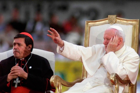 El cardenal Norberto Rivera junto al Papa Juan Pablo II. | Reuters