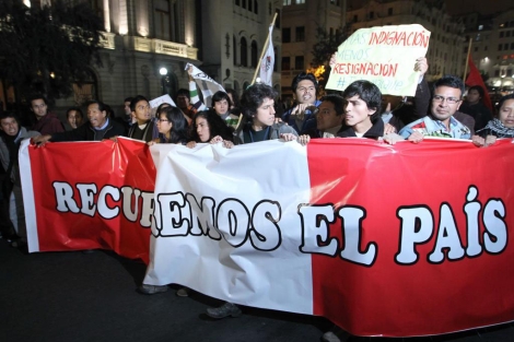 Cientos de personas participaron en la última marcha convocada en Perú | Efe