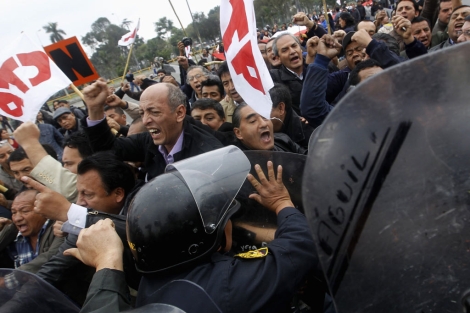 Los manifestantes se dirigían hacia el Congreso, en Lima.| Reuters/Mariana Bazo