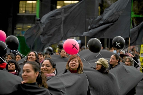 Un grupo de mujeres durante una protesta por la violencia de gnero en Ciudad Jurez | Afp