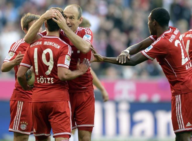 Los jugadores del Bayern celebran uno de los tantos ante el Mainz.