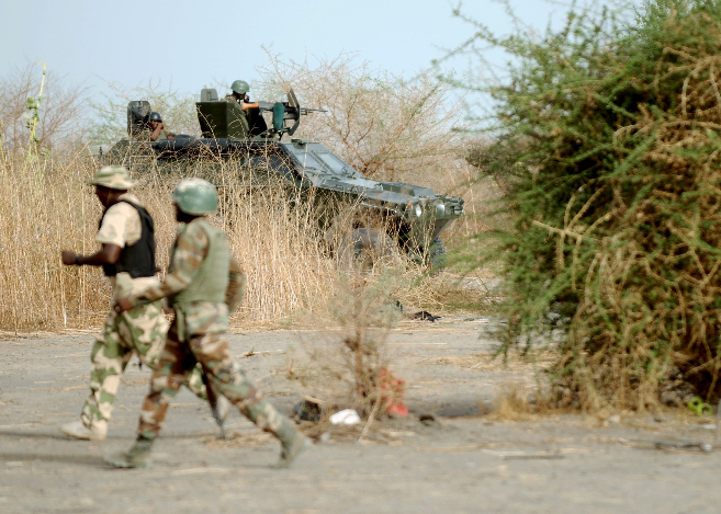 Soldados nigerianos patrullan la regin de Maiduguri.