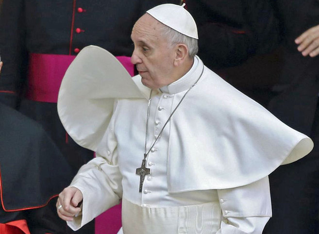 El Papa, tras ser elegido sale de orar en la Baslica de Santa Mara...