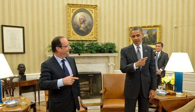 El presidente de Estados Unidos, con el presidente de Francia tras una...