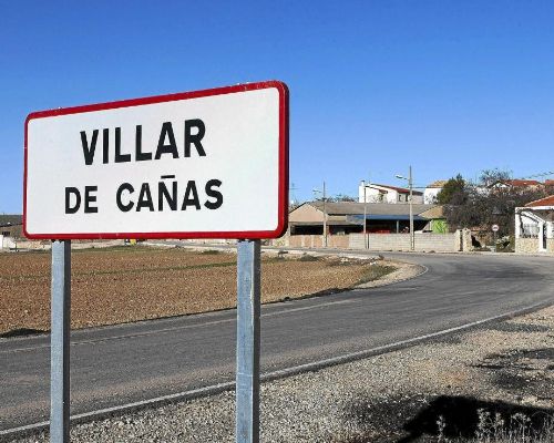 Villar de Caas , el pueblo elegido para albergar la sede del ATC. |