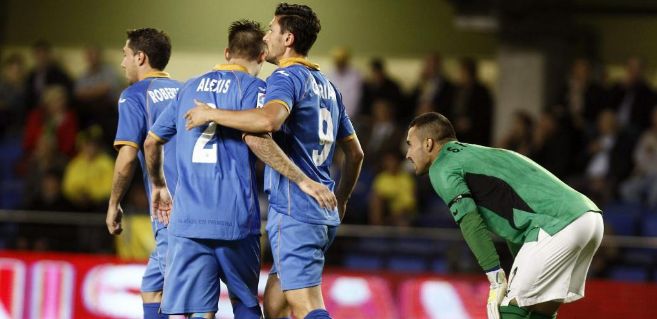 Los jugadores del Getafe celebran el primer gol ante un Asenjo...