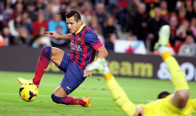 Alexis empuja a la red el pase de Neymar en el nico gol del partido.