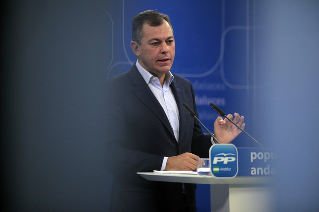 El secretario general del PP-A, José Luis Sanz, en rueda de prensa.