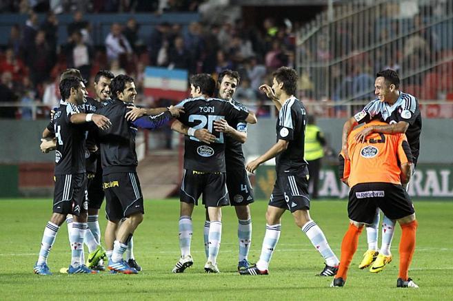 GRA228. SEVILLA, 02/11/2013.- Los jugadores del Celta de Vigo celeb...