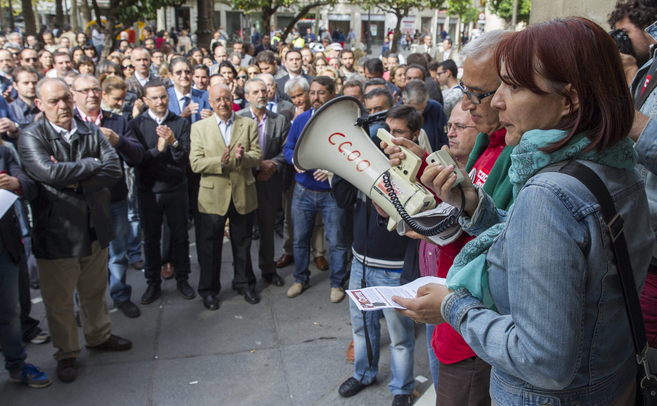 Trabajadores de El Correo concentrados ante el Ayuntamiento de...