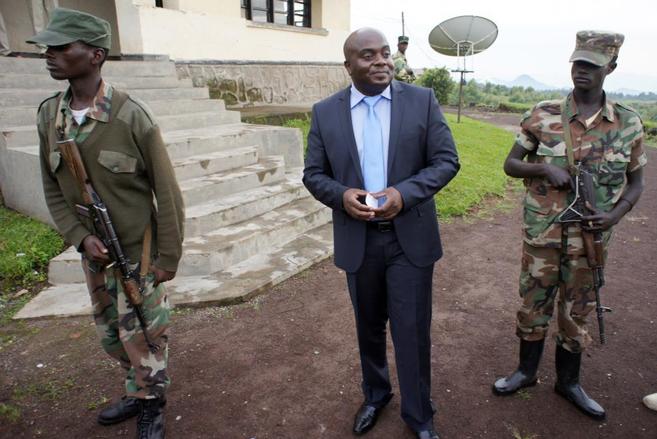 El presidente del grupo rebelde M23, Bertrand Bisimwa,  frente a su...
