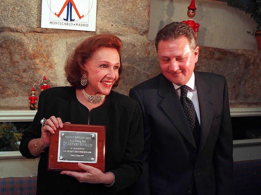 Con su hermano Carlos Larraaga tras recibir el premio "Pinoccio de...