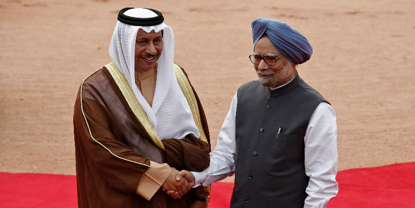 El Primer Ministro de Kuwait saluda a su homlogo indio durante su...