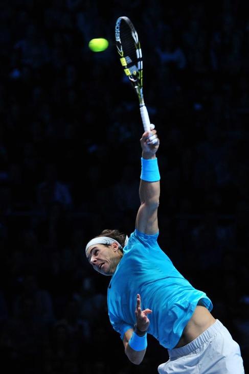 Rafael Nadal, muy bien en su saque contra Federer.