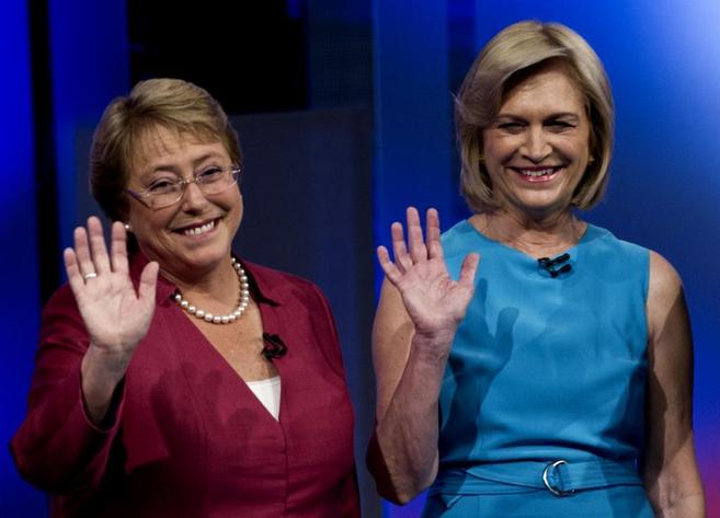 Michelle Bachelet y Evelyn Matthei, las candidatas a la presidencia de...