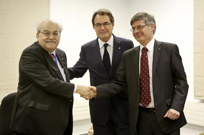 Artur Mas, entre el conseller Andreu Mas-Colell y el ministro israel...