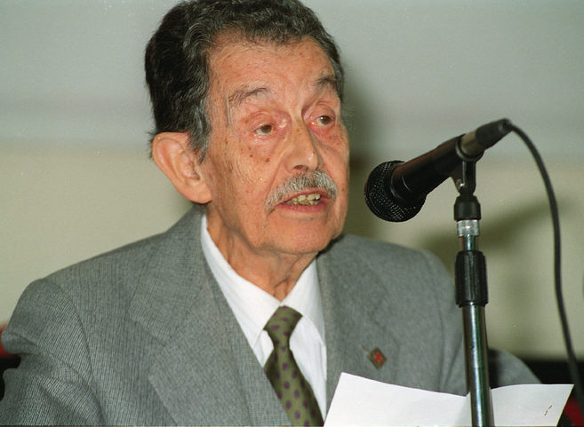 Valor, en 1995, durante su nombramiento como doctor Honoris Causa por...