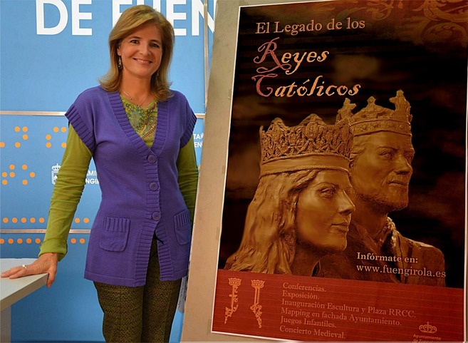 La alcaldesa de Fuengirola, Esperanza Oa, junto al cartel de las...