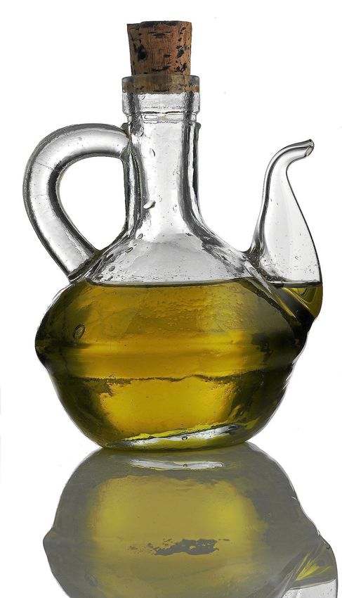Aceitera con aceite de oliva