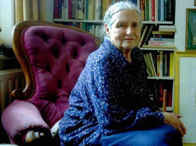 La escritora inglesa, premio Nobel de literatura.