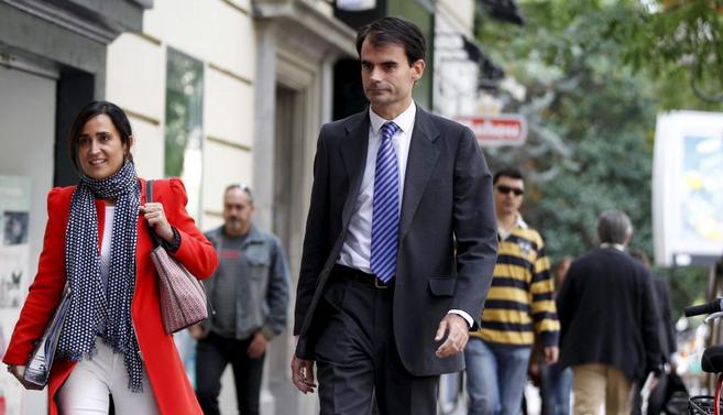 Pablo Ruz camina entre gente en una calle de Madrid