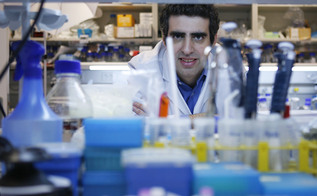 Manel Esteller, en su laboratorio