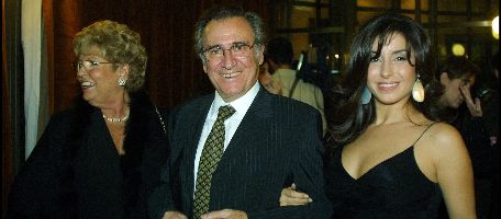 Anita Marx, con Escobar y su hija, en 2003.