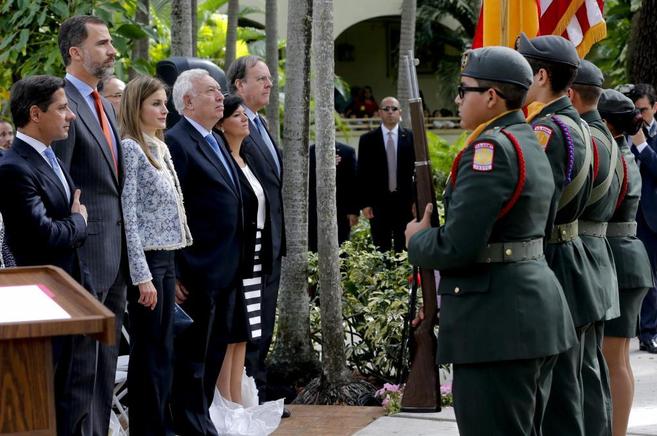 Margallo, con los Príncipes de Asturias en Miami.