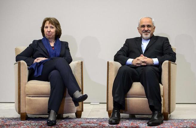 La jefa de la diplomacia de la UE, Catherine Ashton, y el ministro de...