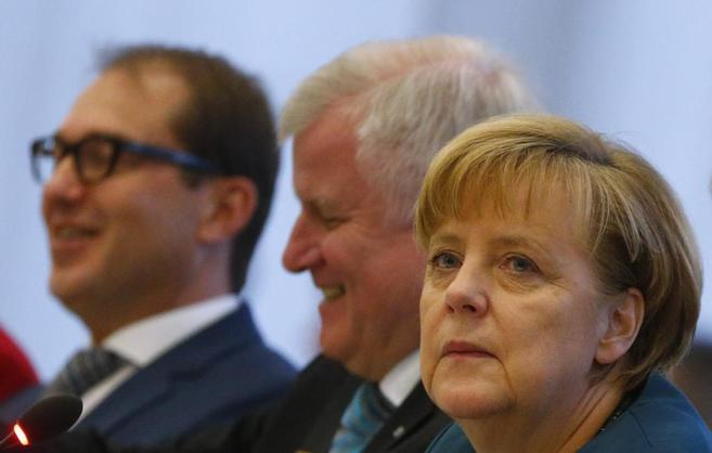 La canciller alemana, Angela Merkel (dcha)