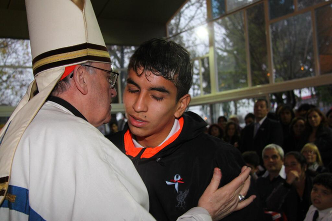 El Papa Bergoglio, entonces arzobispo de Buenos Aires, tras dar la...