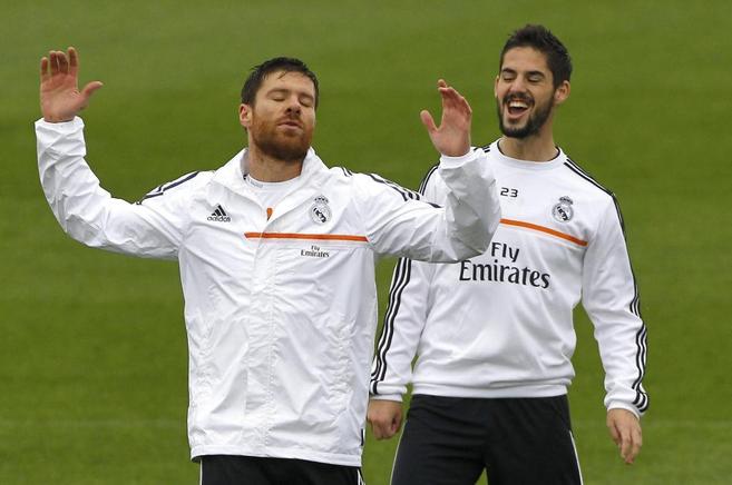 Xabi Alonso e Isco, durante un entrenamiento del Real Madrid.