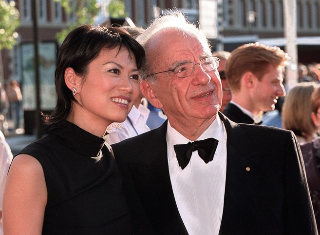 El magnate australiano Rupert Murdoch,  junto a su ex esposa Wendi...