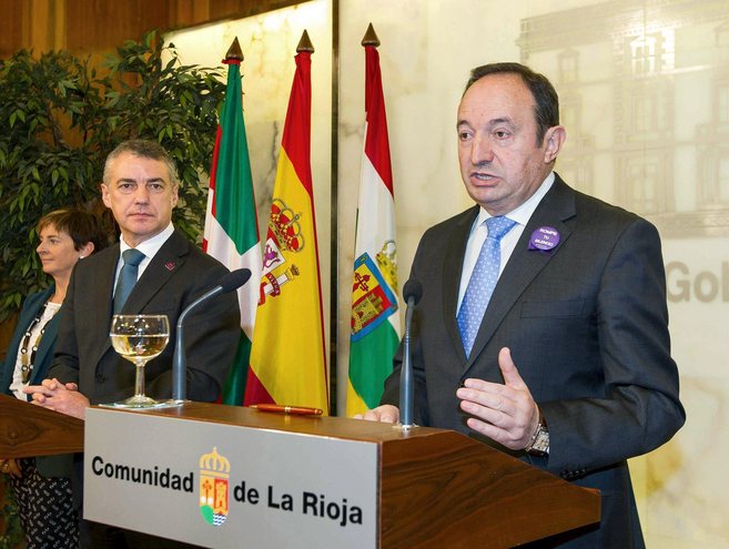 El presidente del Gobierno riojano Pedro Sanz  ayer con el...