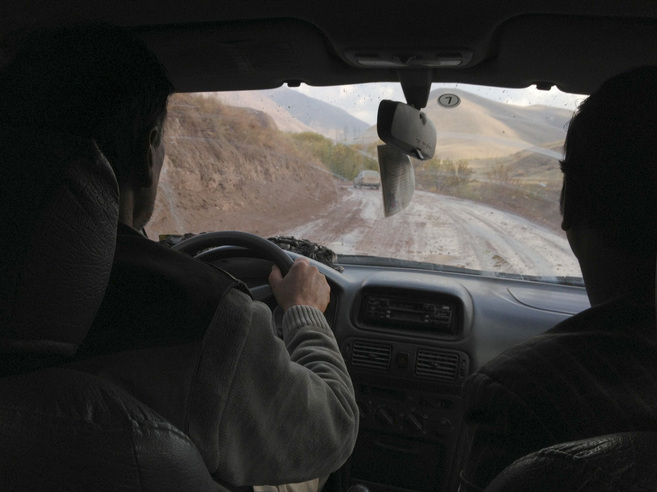 La carretera de Herat a Qala-e-now es un autntico barrizal estos...