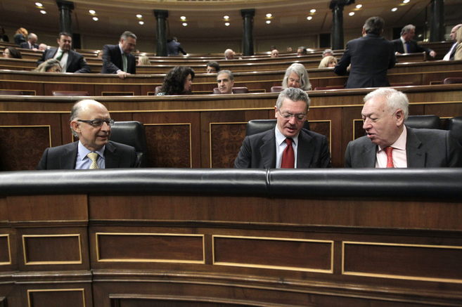Los ministros Montoro, Ruiz-Gallardn y Garca-Margallo, en el Pleno...