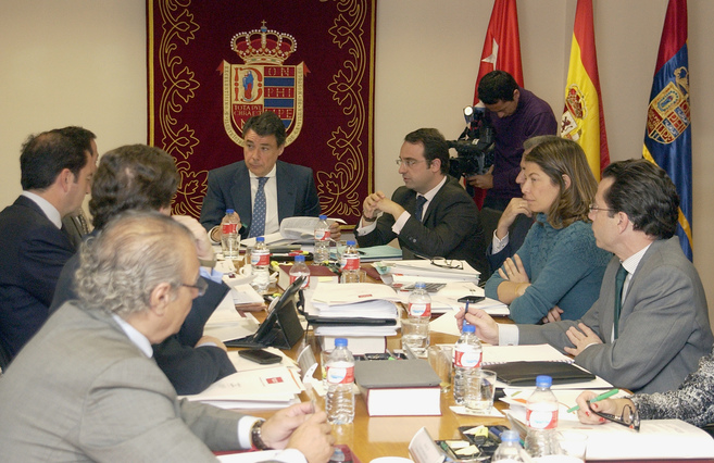 El presiente regional durante el consejo de Gobierno en Mstoles.