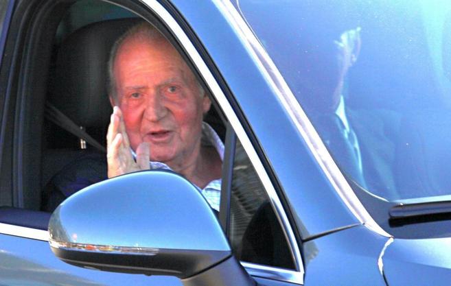 El Rey Juan Carlos a su salida del hospital tras su ltima...