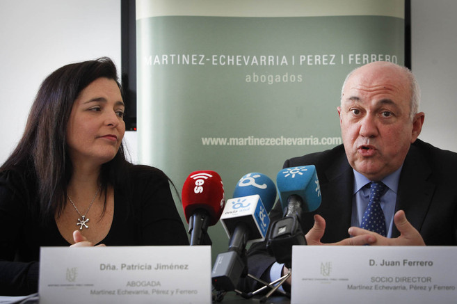 Los abogados Juan Ferrero y Patricia Jimnez, en la presentacin del...