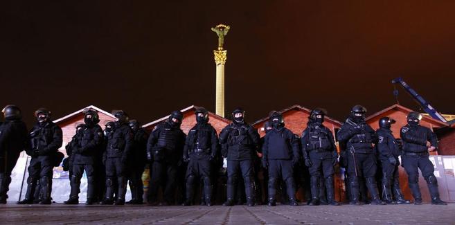 La policía toma la plaza de la Independencia para disolver a los...