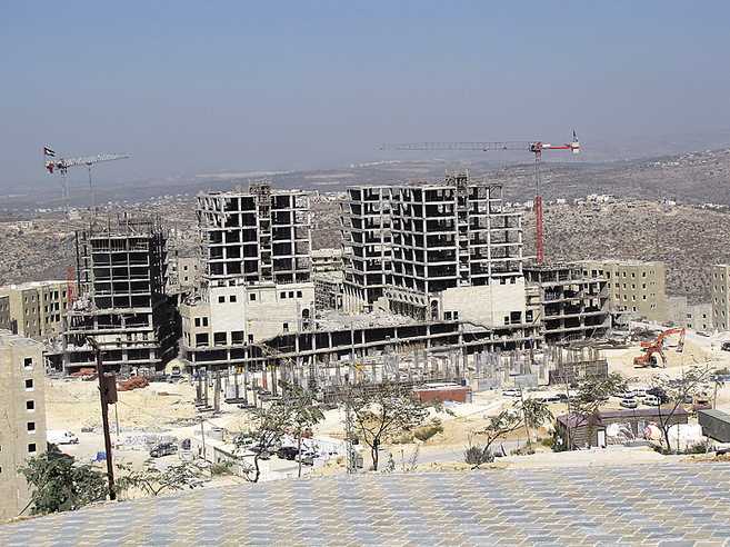 Edificios en construcción en la nueva ciudad palestina.