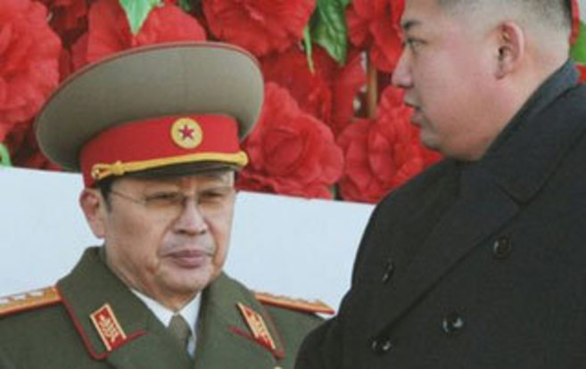 Kim Jong-un se encuentra con su to y mentor Jang Song-Thaek en un...