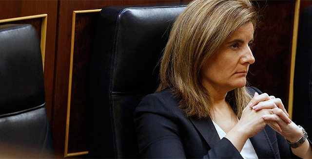 La ministra de Empleo, Fátima Báñez, en el Congreso