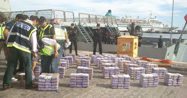 Descarga de la droga en el puerto de Las Palmas.