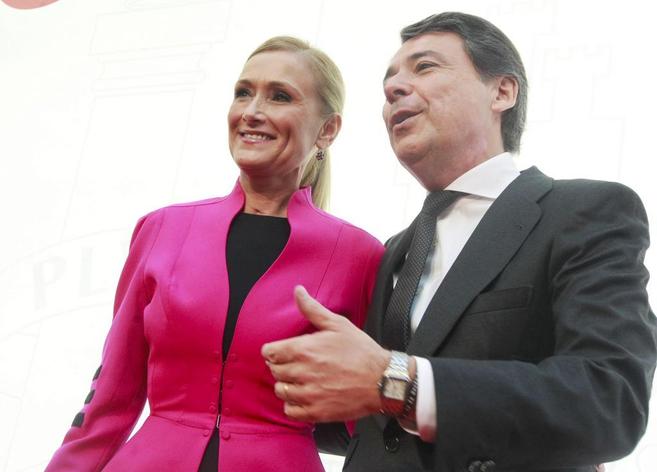 Cristina Cifuentes, delegada del Gobierno, e Ignacio González,...